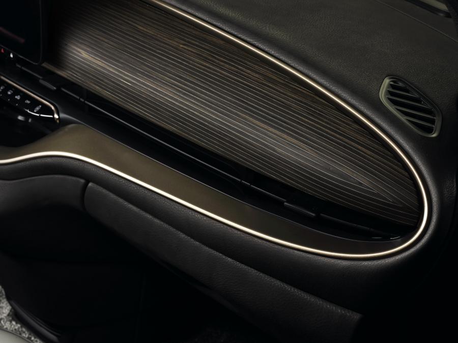 Детали интерьера Fiat 500 Giorgio Armani 2020 года  (фото 4 из 17)